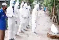 রাস্তায় পড়ে ছিল লাশ, শেষে হিন্দু বাড়িতেই জানাজা ও দাফন