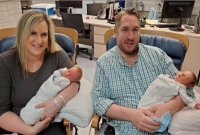 করোনায় না ফেরার দেশে বাবা, জমজ সন্তানের জন্ম দিলেন আক্রা'ন্ত মা!