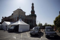 মসজিদের পা'র্কিং এলাকায় এখন শুধু লা'শ আর লা'শ, ব্রিটেনে মুসলমানরা গুণছে ম'রদে'হ!