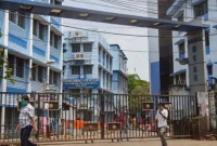 করোনা পরিস্থিতিতে কলকাতায় হাসপাতালের ৭ তলা থেকে ঝাঁপ দিয়ে নারী চিকিৎসকের মৃত্যু