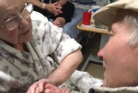 করোনায় স্ত্রীর মৃ'ত্যুতে অক্সিজেন মাস্ক খুলে মা'রা গেলেন স্বামীও