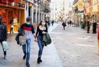 দীর্ঘ ৪৯ দিন পর মুক্ত বাতাসে স্পেনের মানুষ