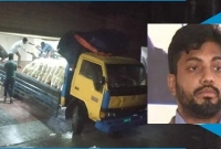 মধ্য রাতে অসহায় মানুষের বাড়ি বাড়ি গিয়ে ইশরাকের ত্রাণ বিতরণ মধ্য রাতে অসহায় মানুষের বাড়ি বাড়ি গিয়ে ইশরাকের ত্রাণ বিতরণ