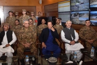 করোনাকালে সেনাবাহিনীর চা'পের মুখে ইমরান খান; স'ঙ্কটে পাকিস্তান সরকার