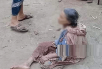 ইফতারের পূর্ব মুহূর্তে প্যা'রালাইজড শাশুড়িকে রাস্তায় ফে'লে গেল দুই পুত্রবধূ! ইফতারের পূর্ব মুহূর্তে প্যা'রালাইজড শাশুড়িকে রাস্তায় ফে'লে গেল দুই পুত্রবধূ!