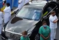 করোনা প্রতিরো'ধে ব্যর্থ, প্রধানমন্ত্রীকে পেছনঘুরে ‘গার্ড অব ডিজঅনার’ দেখালেন চিকিৎসকরা!