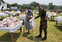 কর্মহীন অসহায় মানুষের জন্য সম্পূর্ণ বিনামূল্যে সেনাবাজার