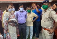 স্বামী নিখিলের জন্য তর্কে জড়িয়ে মমতা-মোদির সভায় ঢুকতে পারলেন না নুসরাত জাহান