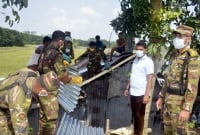 সেনাবাহিনী ঘর নির্মাণ করে দেয়ায় মহা খুশি দুঃস্থ অসহায় আলমগীর