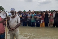 বাঁধ ভে'ঙে পানি থৈ থৈ, সেখানেই ঈদের জামাত!