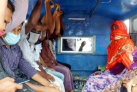 দ্বিগুণ ভাড়া নেয়ার পরও আগের মতো যাত্রীবোঝাই