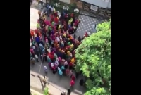 বকেয়া বেতনের দাবিতে এবার মালিকের বাড়ি ঘেরাও পোশাক শ্রমিকদের