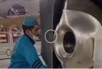 জান্নাত থেকে অবতীর্ণ হাজরে আসওয়াদ পবিত্র পাথরটি মহানবী নিজ হাতে স্থাপন করেন