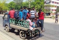 কর্মহীন হয়ে, চাকুরি হারিয়ে ঢাকা ছাড়ছে মানুষ কর্মহীন হয়ে, চাকুরি হারিয়ে ঢাকা ছাড়ছে মানুষ