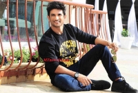 হঠাতই বলিউডের উপরে যেন আকাশ ভে'ঙে পড়ল!