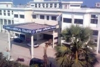 বাবা দিবসে করোনা আক্রা'ন্ত বাবাকে ডাস্টবিনে ফেলে দিল সন্তানরা!