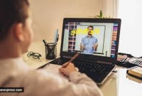 অনলাইন ক্লাসের টিউশন ফি না কমানোয় শিক্ষার্থীর মা'মলা 