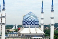মালয়েশিয়ার মসজিদগুলোতে নামাজ আদায়ের অনুমতি