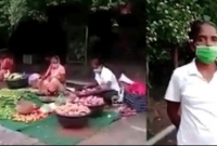  রাস্তার পাশে সবজি বিক্রি করছেন আটবারের স্বর্ণজয়ী অ্যাথলেট