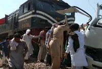 পাকিস্তানে ভ'য়াব'হ দুর্ঘ'টনা, ২০ জনের মৃত্যু