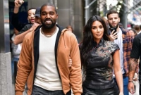 মার্কিন নির্বাচনে প্রেসিডেন্ট প্রার্থী কেনি ওয়েস্ট, সমর্থনে স্ত্রী কিম কারদেশিয়ান