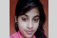 করোনা সন্দেহে বাস থেকে টেনে, হিঁচড়ে ছুঁড়ে ফেলা হলো তরুণীকে, রাস্তায় মৃ'ত্যু