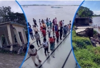 একসঙ্গে তিন মসজিদ নদীগর্ভে, শেষ জুমার নামাজ আদায়