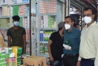 র্যাবের অভি'যানে নকল ওষুধ উ'দ্ধার, ফার্মেসিকে আড়াই লাখ টাকা জ'রিমানা র্যাবের অভি'যানে নকল ওষুধ উ'দ্ধার, ফার্মেসিকে আড়াই লাখ টাকা জ'রিমানা