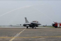 দীর্ঘ প্রতীক্ষার অবসান ঘটিয়ে ভারতের মাটিতে অবতরণ করলো পাঁচ রাফাল