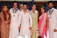স্ত্রীসহ তিন নায়কের 'ফ্যামিলি টাইম'