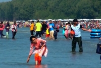 দীর্ঘ ৪ মাস বন্ধ থাকার পর খুলে দেওয়া হল বিশ্বের দীর্ঘতম কক্সবাজার সমুদ্র সৈকত