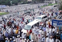 করোনা উপেক্ষা করে প্রখ্যাত আলেমে দ্বীন মুর্শিদুলের জা'নাজায় মানুষের ঢ'ল