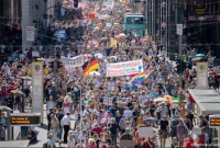 স্বাধীনতা কেড়ে নেয়ার অভিযোগে ২০ হাজার মানুষের বিক্ষোভ