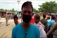 প্রকা'শ্যে রাস্তায় স্ত্রীর গ'লা কে'টে মু'ণ্ডু নিয়ে থানায় হা'জির যুবক!