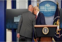 হোয়াইট হাউসের বাইরে গু'লি, পেছনের দরজা দিয়ে সরানো হলো ট্রাম্পকে