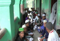 অসহায় এতিমদের খাবার দিয়ে আবারো মানবিকতার অনন্য দৃষ্টান্ত স্থাপন করলেন মাশরাফি