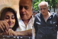 চু'প থাক, না হলে তোকে ই'নজেক'শন দিয়ে শু'ইয়ে দেব : মহেশ ভাট