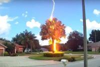 অবাক দৃশ্য, পরিষ্কার নীল আকাশে বিনা মেঘেই বজ্রপা'ত!