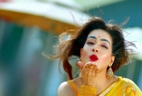 দারুণ উ'চ্ছ্বসিত নায়িকা মাহিয়া মাহি