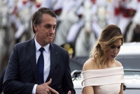 স্ত্রীকে নিয়ে প্রশ্ন করায় সাংবাদিককে ঘুষি মারতে চাইলেন প্রধানমন্ত্রী!