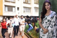 সমন জারি করে রিয়া চক্রবর্তীর বাবাকে বাসা থেকে নিয়ে গেল ইডি