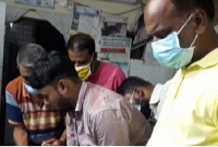  সাবেক এমপির ছেলে আওয়ামী লীগ কর্মী ইকবাল হোসেনকে পি'টিয়ে র'ক্তা'ক্ত