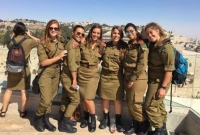 যে কারণে ইসরায়েলের নারী সেনারা যু'দ্ধে যেতে পারেন না