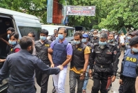 রিমা'ন্ড শেষে আদালতে ওসি প্রদীপ রিমা'ন্ড শেষে আদালতে ওসি প্রদীপ