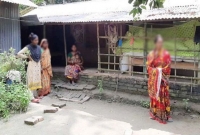  প্রেমিকা আসার খবরে ঘরবাড়ি ছেড়ে পালাল প্রেমিক মিঠুন ও তার পরিবার