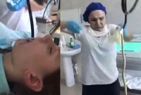 নারীর মুখের ভেতর থেকে কি সত্যিই বের করা হল সাপ? (ভিডিও)