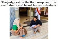 আদালতের সিঁড়ি বেয়ে উপরে উঠতে পারছিলেন না বৃদ্ধা, সিঁড়িতেই আদালত বসালেন বিচারক