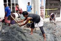 মসজিদে বি'স্ফো'রণের কারণ জানতে মাটি খুঁড়ছে তিতাস গ্যাস কর্তৃপক্ষ