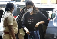 তিন দিন জি'জ্ঞাসাবাদ শেষে গ্রে'ফতার রিয়া চক্রবর্তী