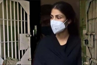 ডিনারে ডাল-সবজি ও মাটিতে চাটাই পেতে শুয়ে জেলের প্রথম রাত কাটলো রিয়ার!